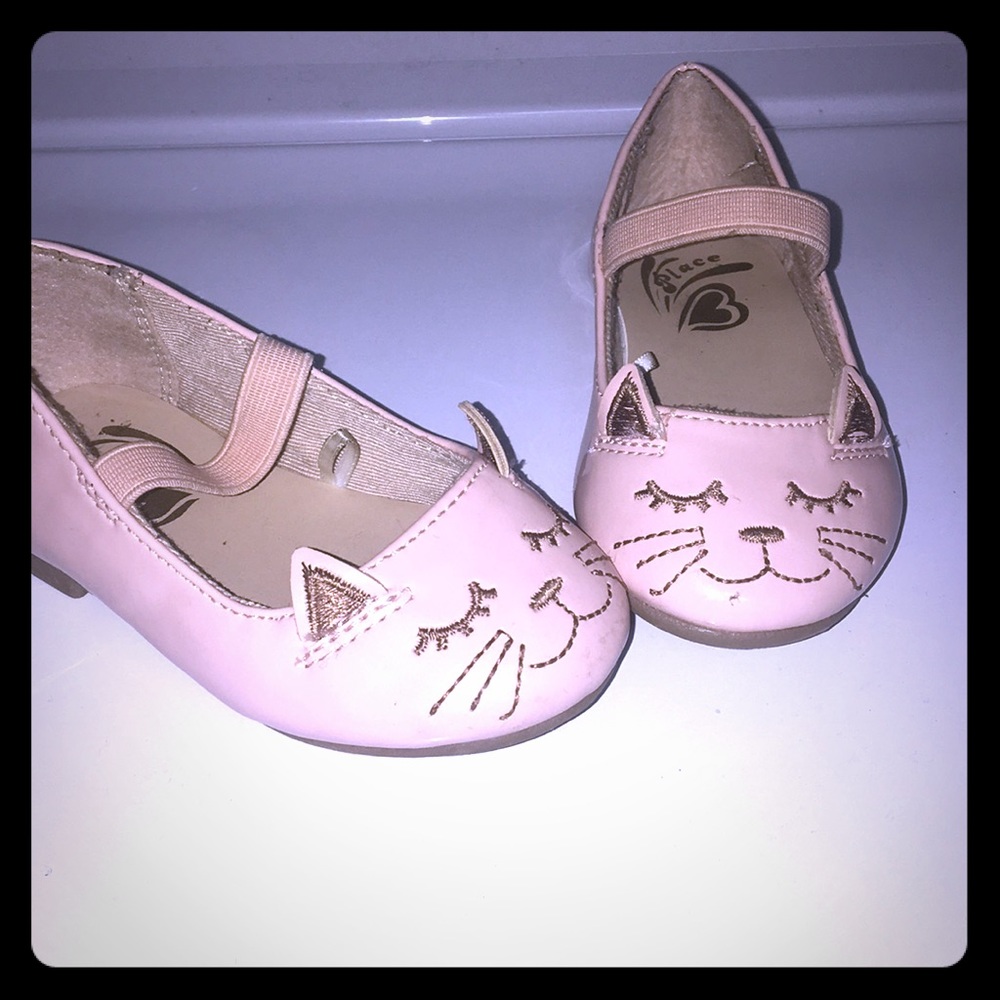 Kids shoes size 4